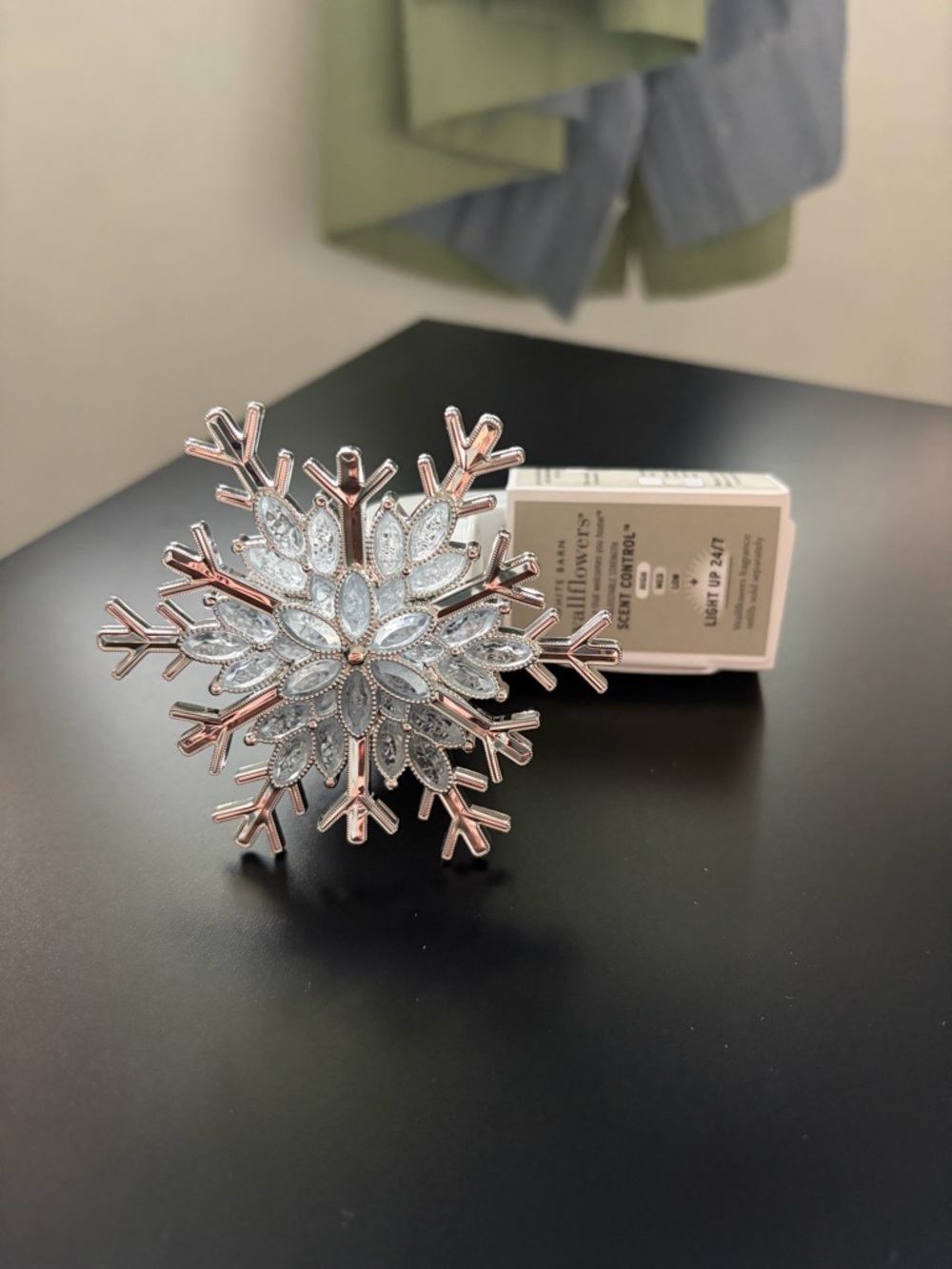 Bath & Body Works Snowflake Wallflower Plug